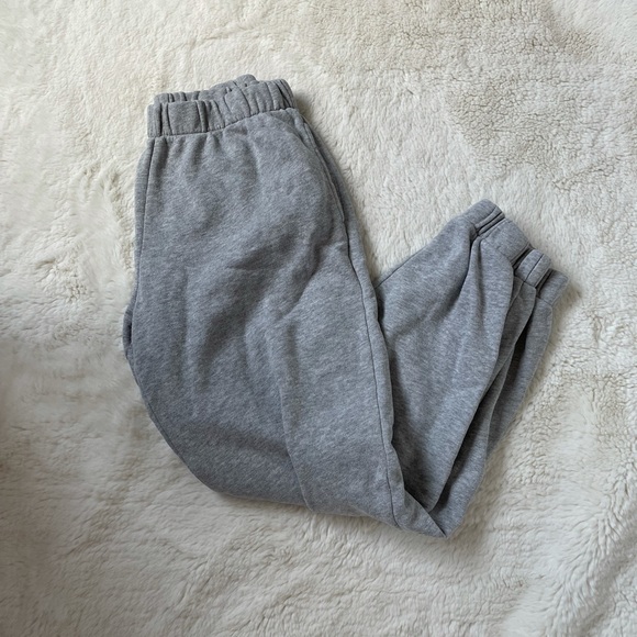 Brandy Melville Pants - Brandy Melville Rosa Sweatpants